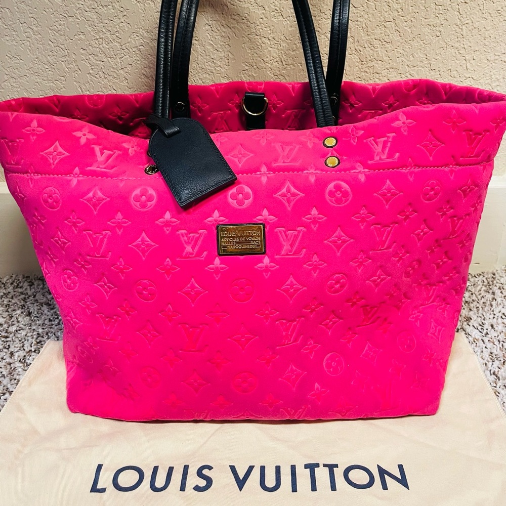 Limited edition pink Neoprene Louis Vuitton Neverfull MM